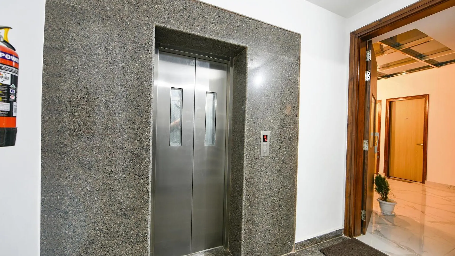 Fabhotel Luxe 8 Stayz Gurgaon Indien